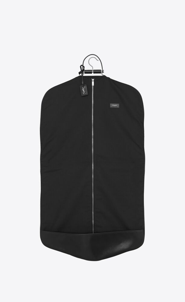 Clothes travel sleeve in smooth leather