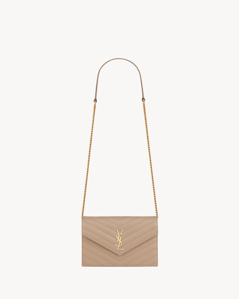 CASSANDRE ENVELOPE CHAIN WALLET IN GRAIN DE POUDRE LEATHER