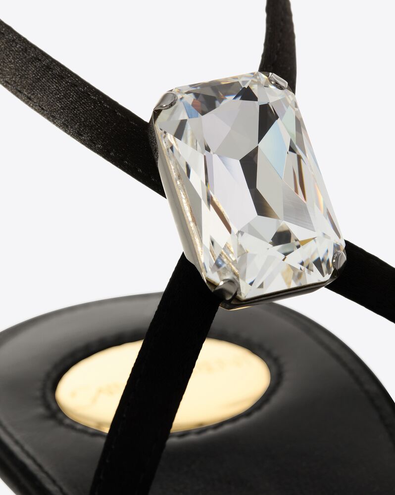 HARLOW sandales en crêpe satin et cristaux