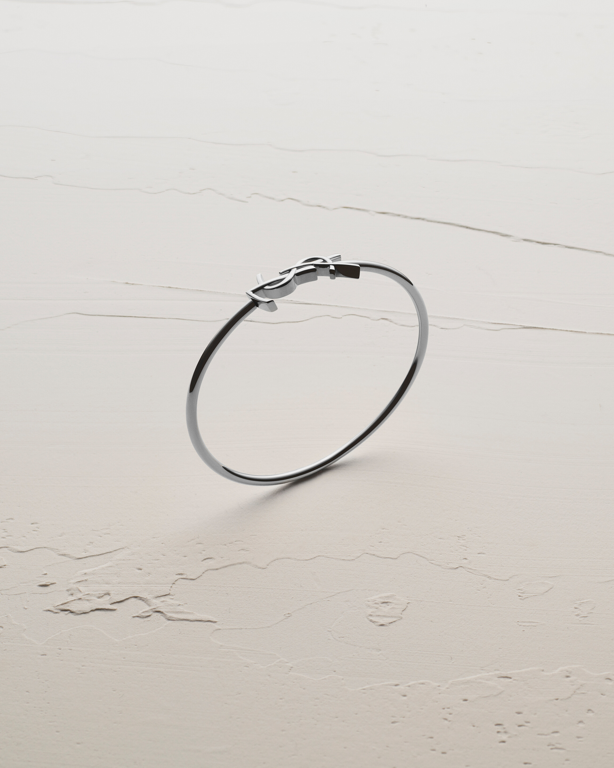 Pulsera rígida Cassandre de oro gris de 18 kt