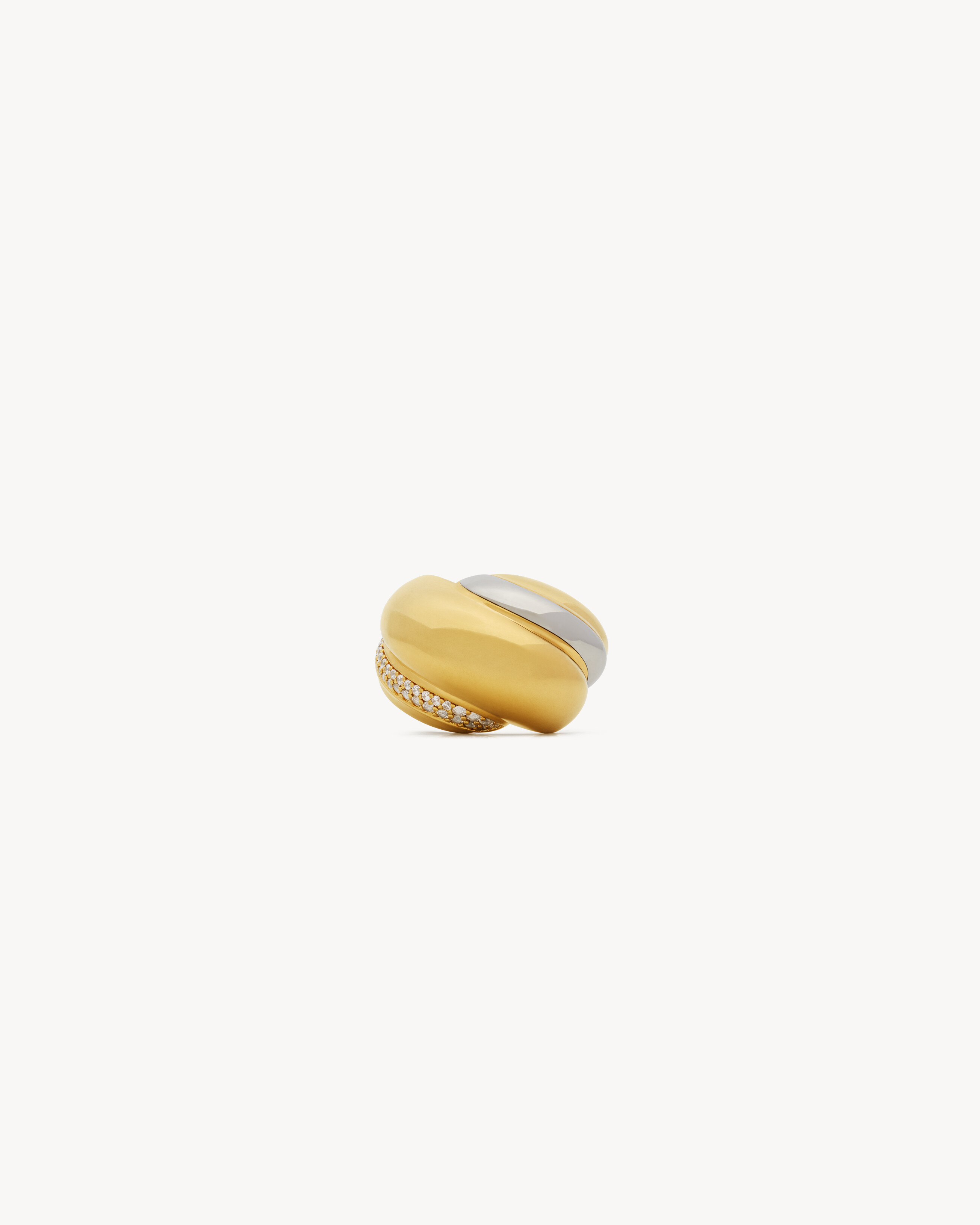 Anillo en forma de torbellino de metal con cristales