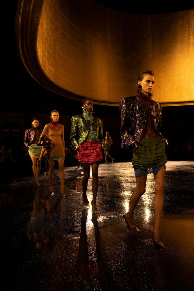 WOMEN'S SUMMER 25 | Saint Laurent | YSL US