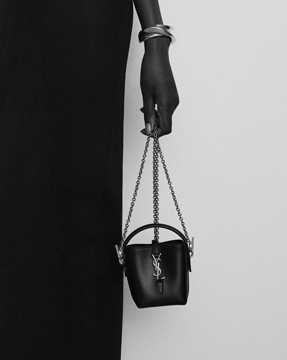 생로랑 샤이니 가죽 소재의 LE 37 마이크로 7782532R20W1000