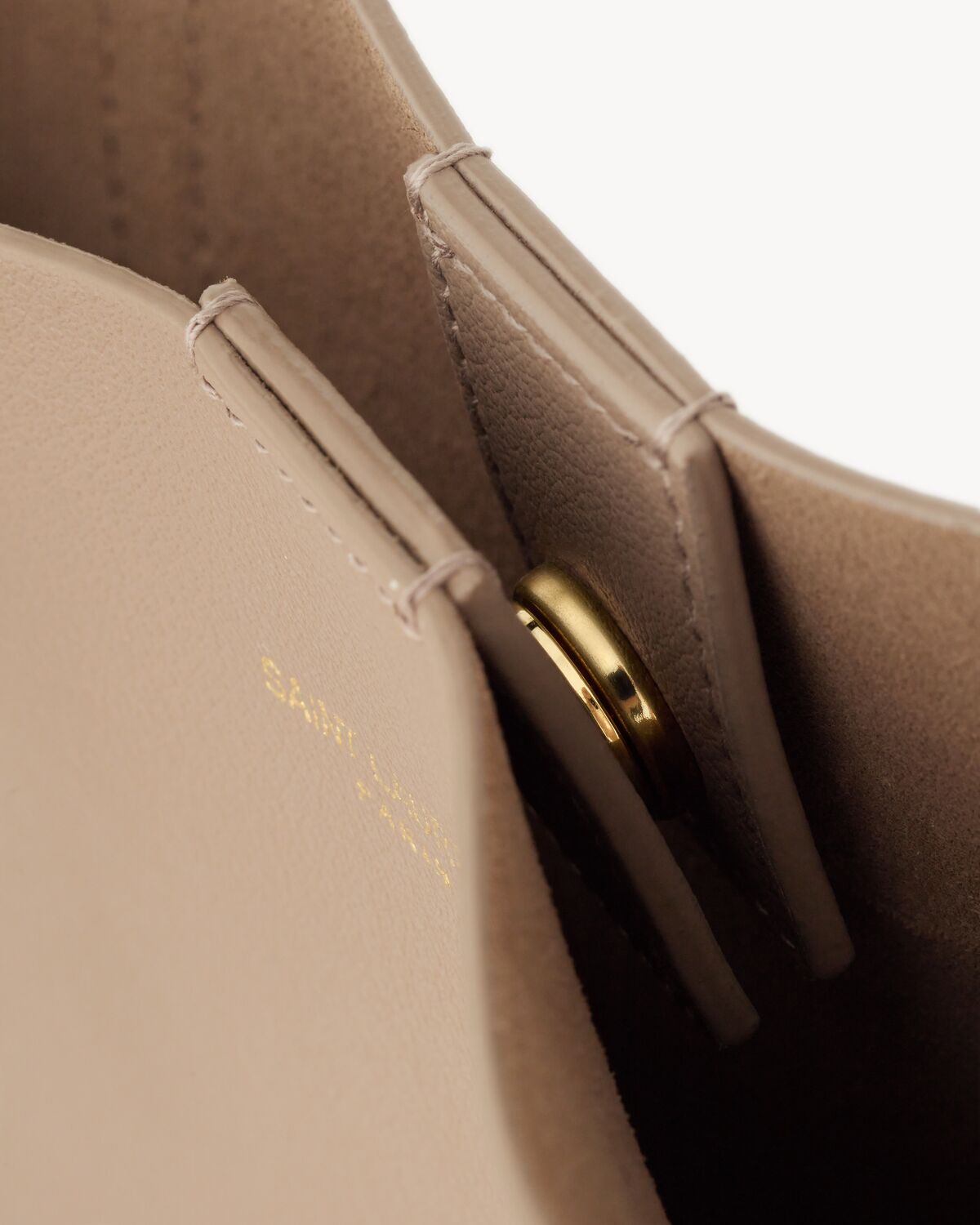 생로랑 가죽 소재의 쇼핑 숄더백 600306CSV0J2721