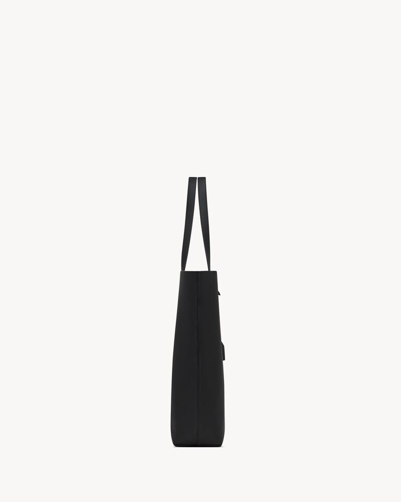 Bold East/West shopping bag in grained leather