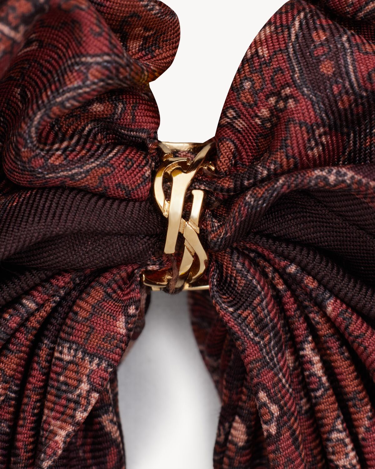 scrunchie cassandre em sarja de seda paisley