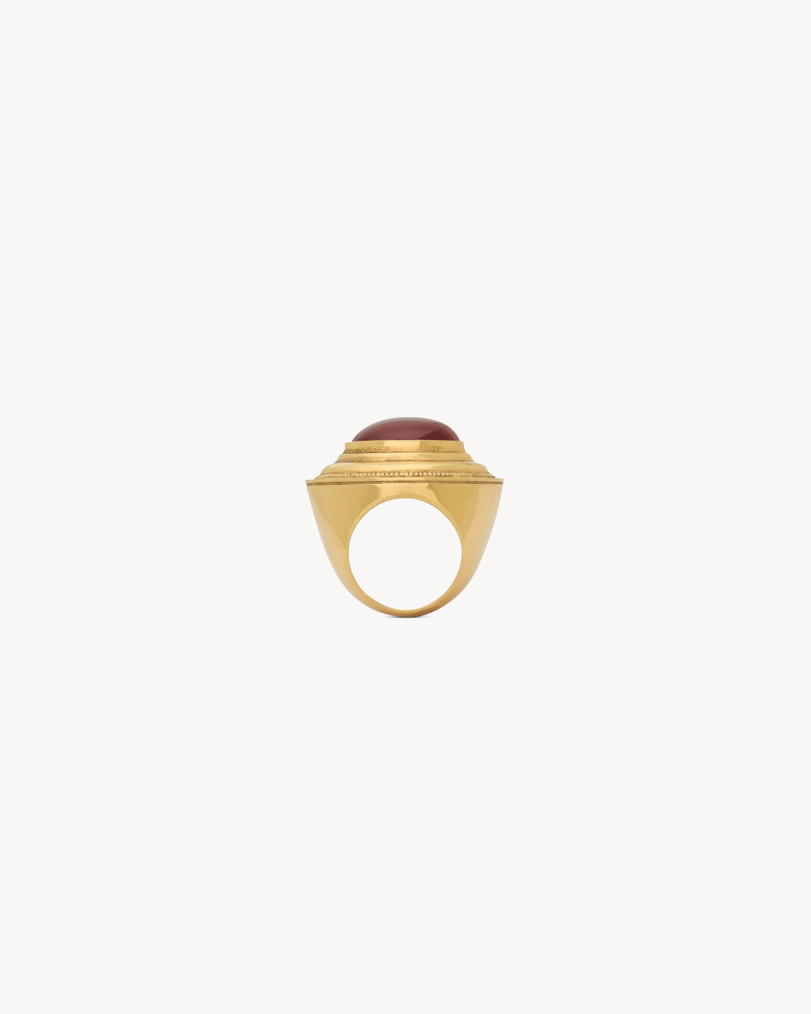 ANILLO ABOVEDADO DE METAL CON CABUJÓN DE ÁGATA.