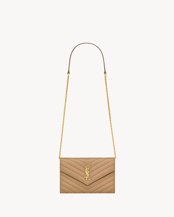 CASSANDRE ENVELOPE-PORTEMONNAIE MIT KETTE AUS LAMMLEDER