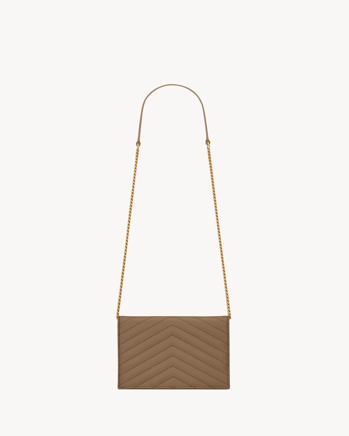 CASSANDRE ENVELOPE CHAIN WALLET IN GRAIN DE POUDRE LEATHER