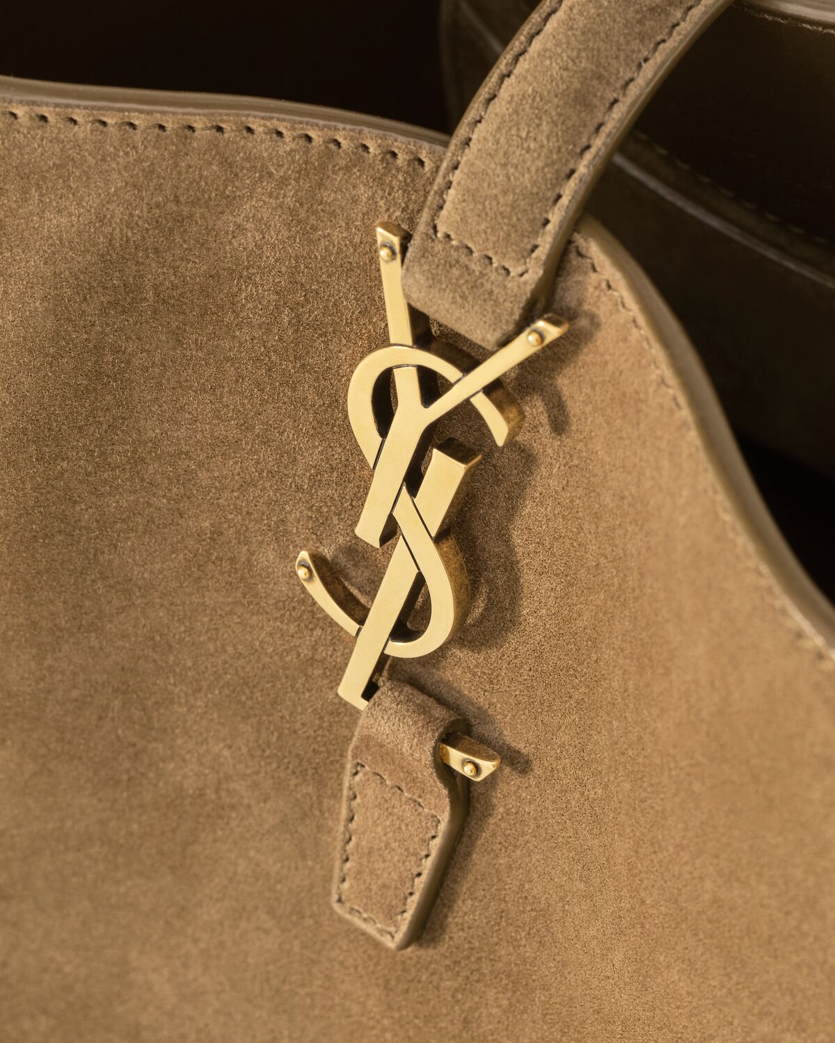 생로랑 스웨이드 소재의 LE 37 스몰 토트백 7490361U80W3194