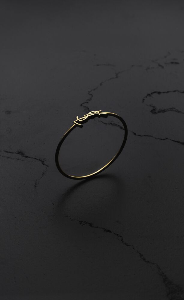 CASSANDRE hinged bangle in 18K yellow gold