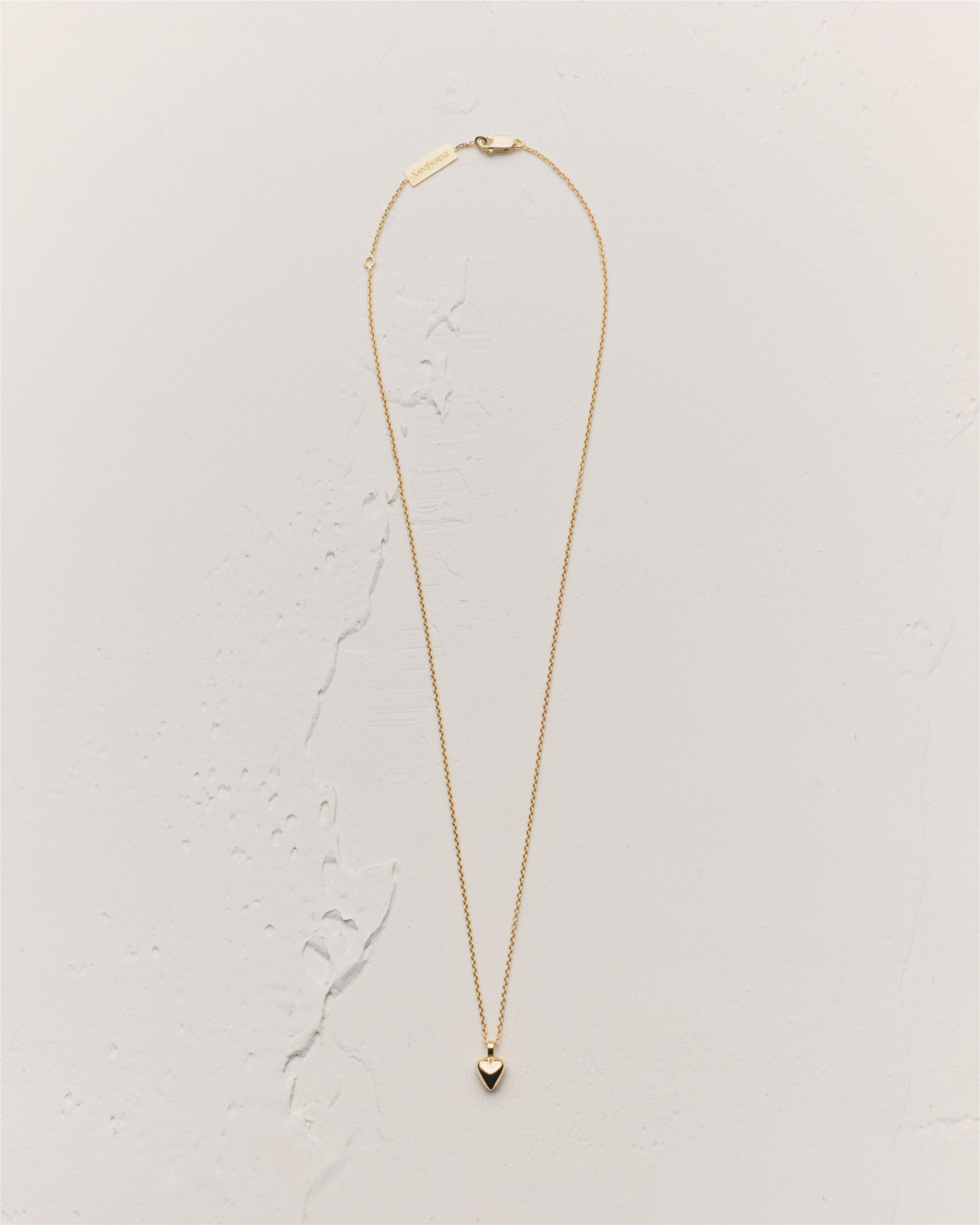 Collar de oro amarillo de 18 kt con colgante de corazón