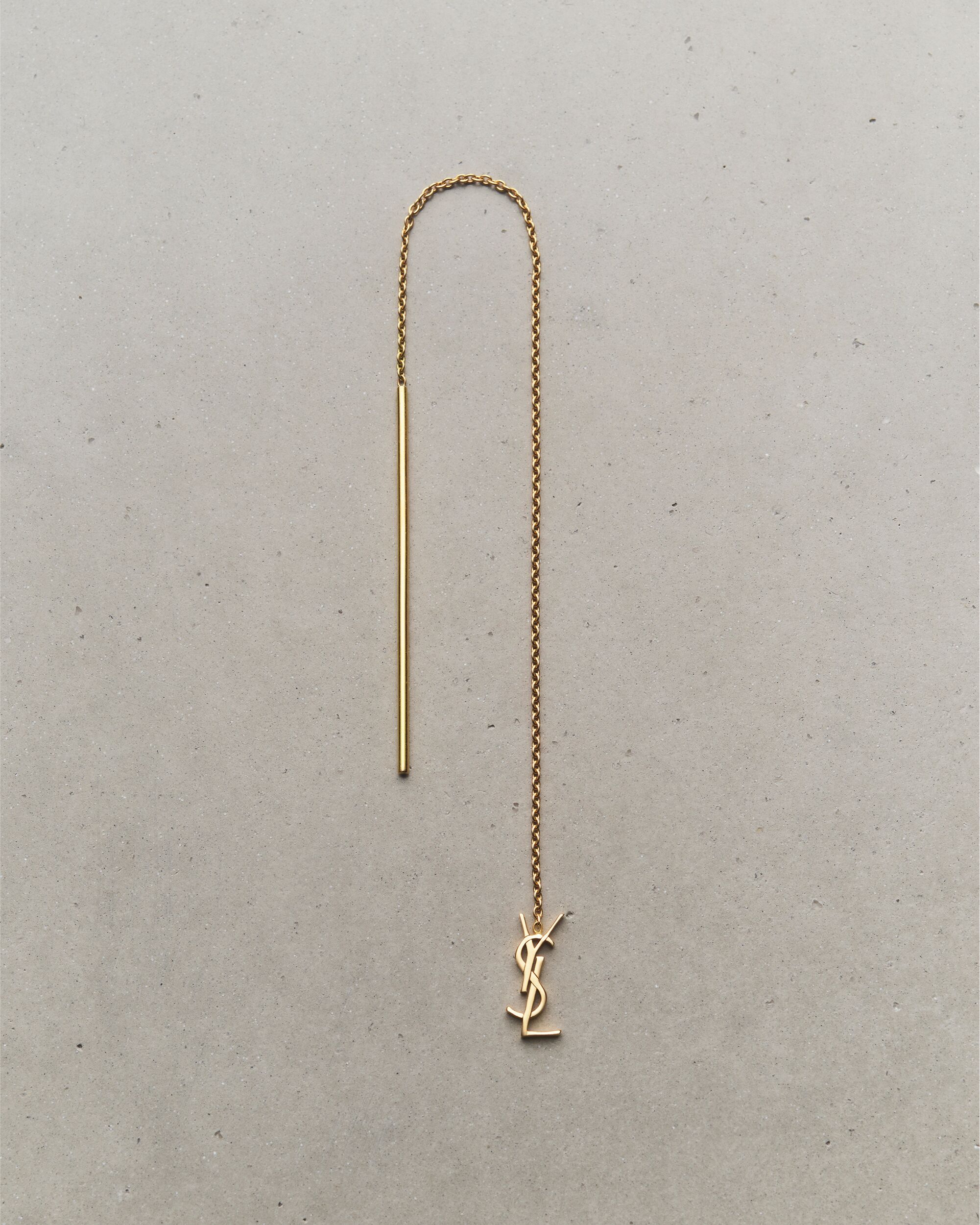CASSANDRE drop earring in 18K yellow gold