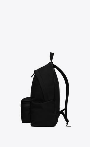 city rucksack aus econyl®, glattleder und nylon