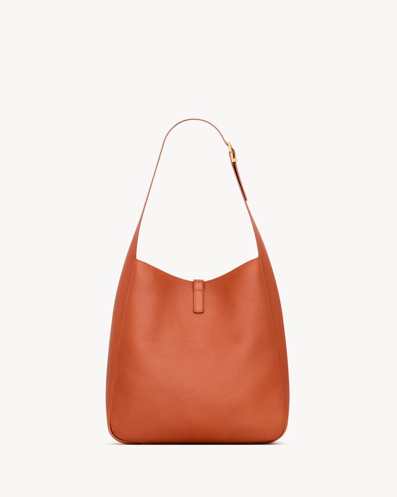 Le 5 à 7 large souple en cuir grainé