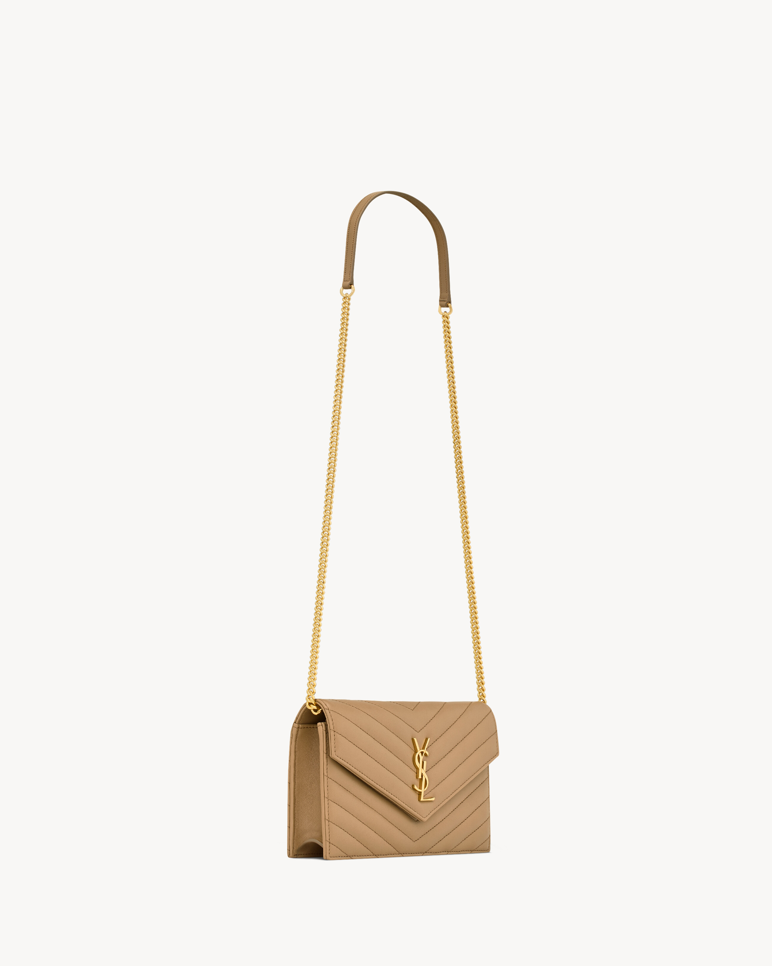 CASSANDRE ENVELOPE CHAIN WALLET EN CUIR D'AGNEAU