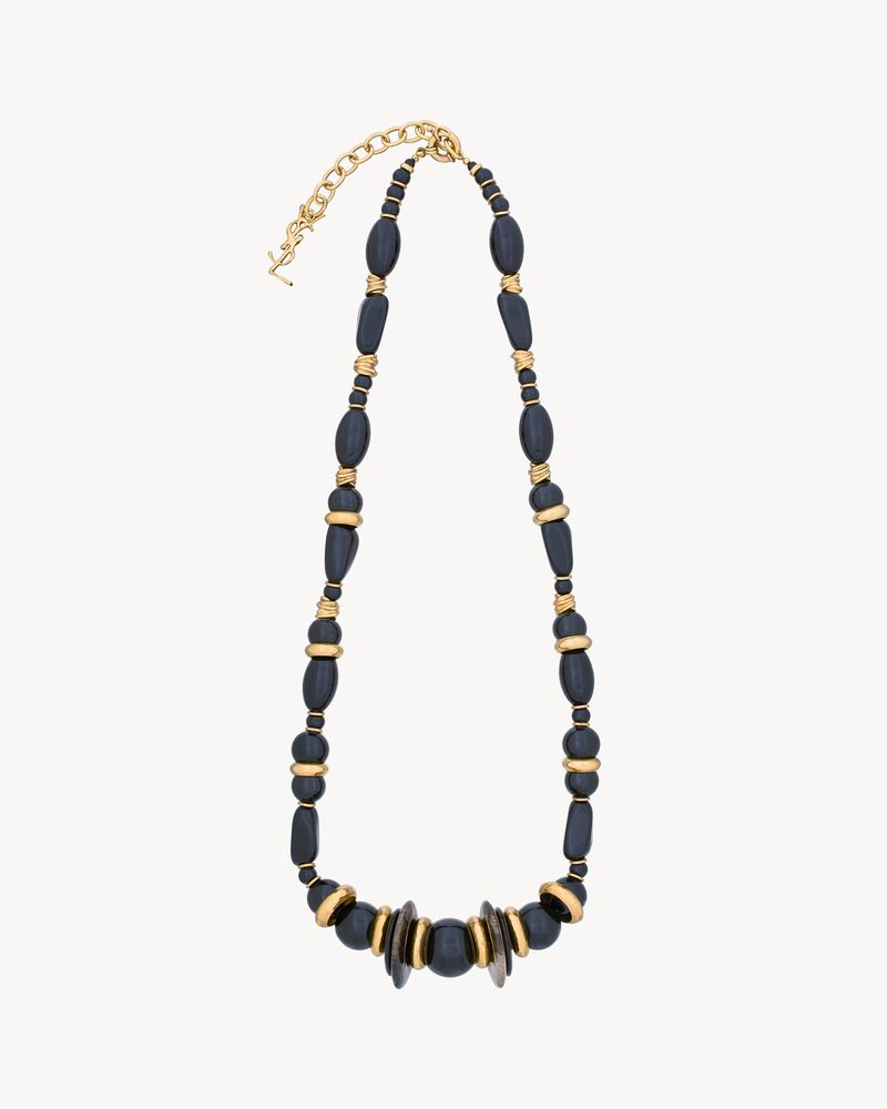 Collier oversize en pierres, résine et métal