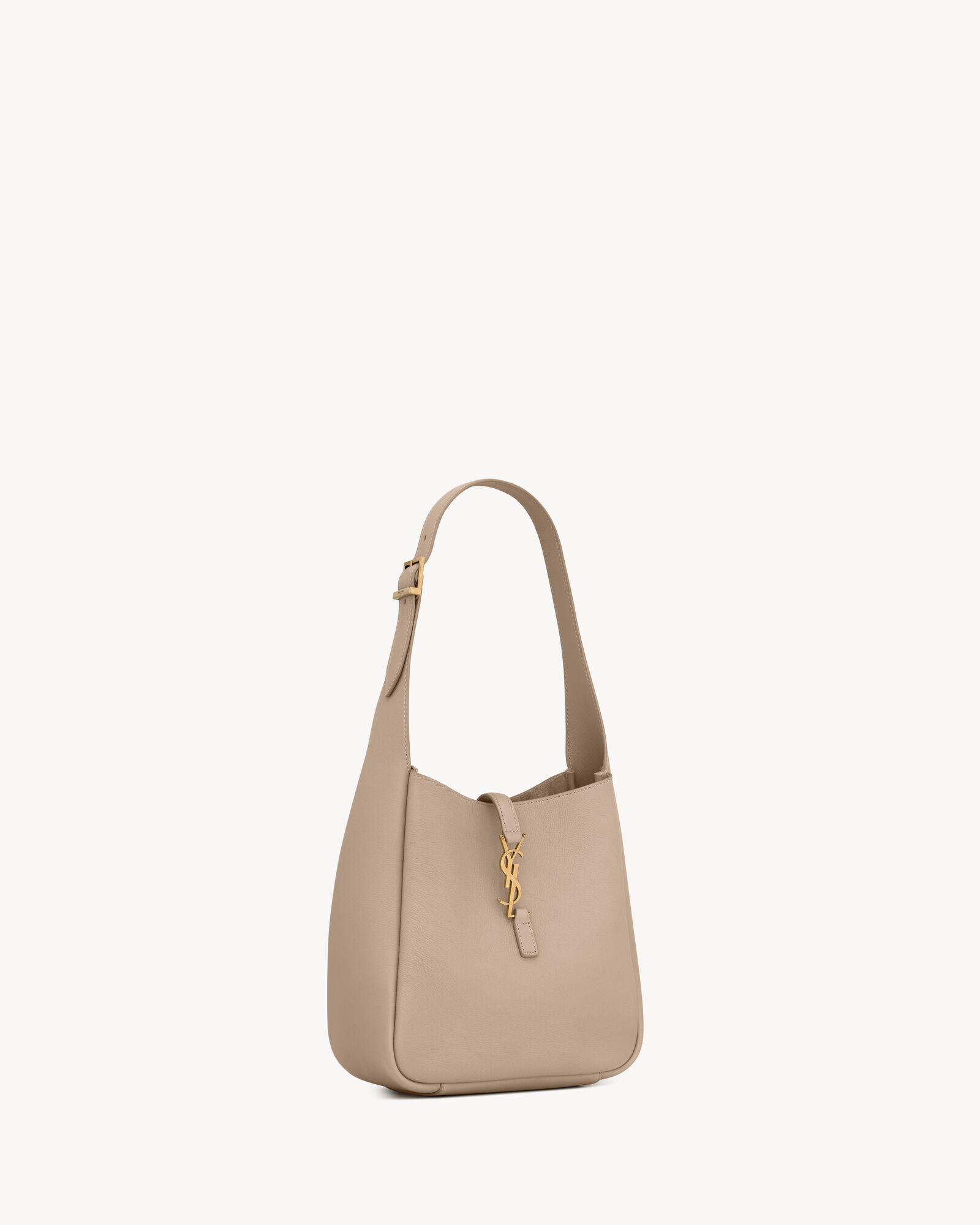 LE 5 À 7 SMALL SUPPLE 23 IN BEIGE LAMBSKIN GOLD BUCKLE main image 0