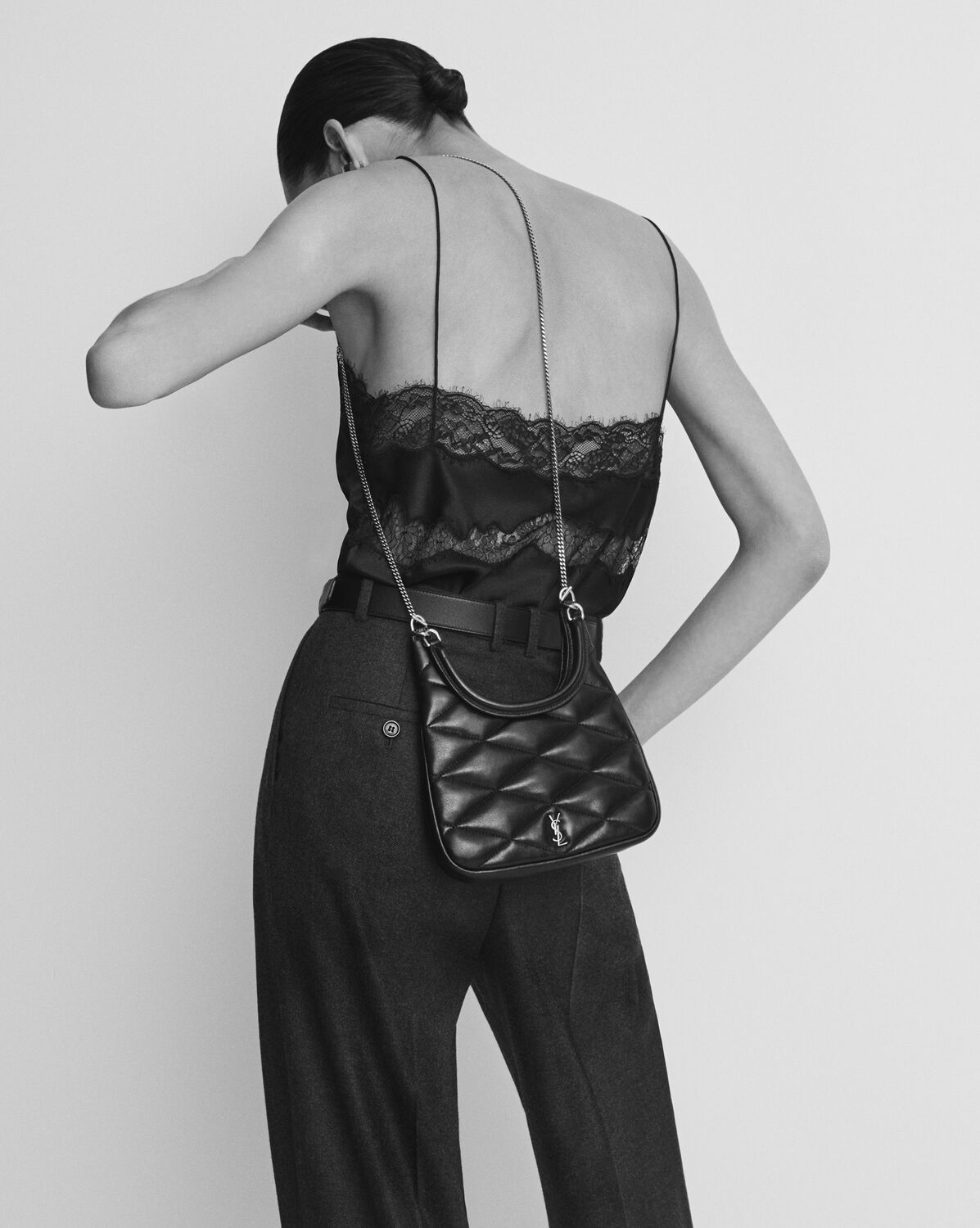 생로랑 양가죽 소재의 사드 호보백 7936081EL071000