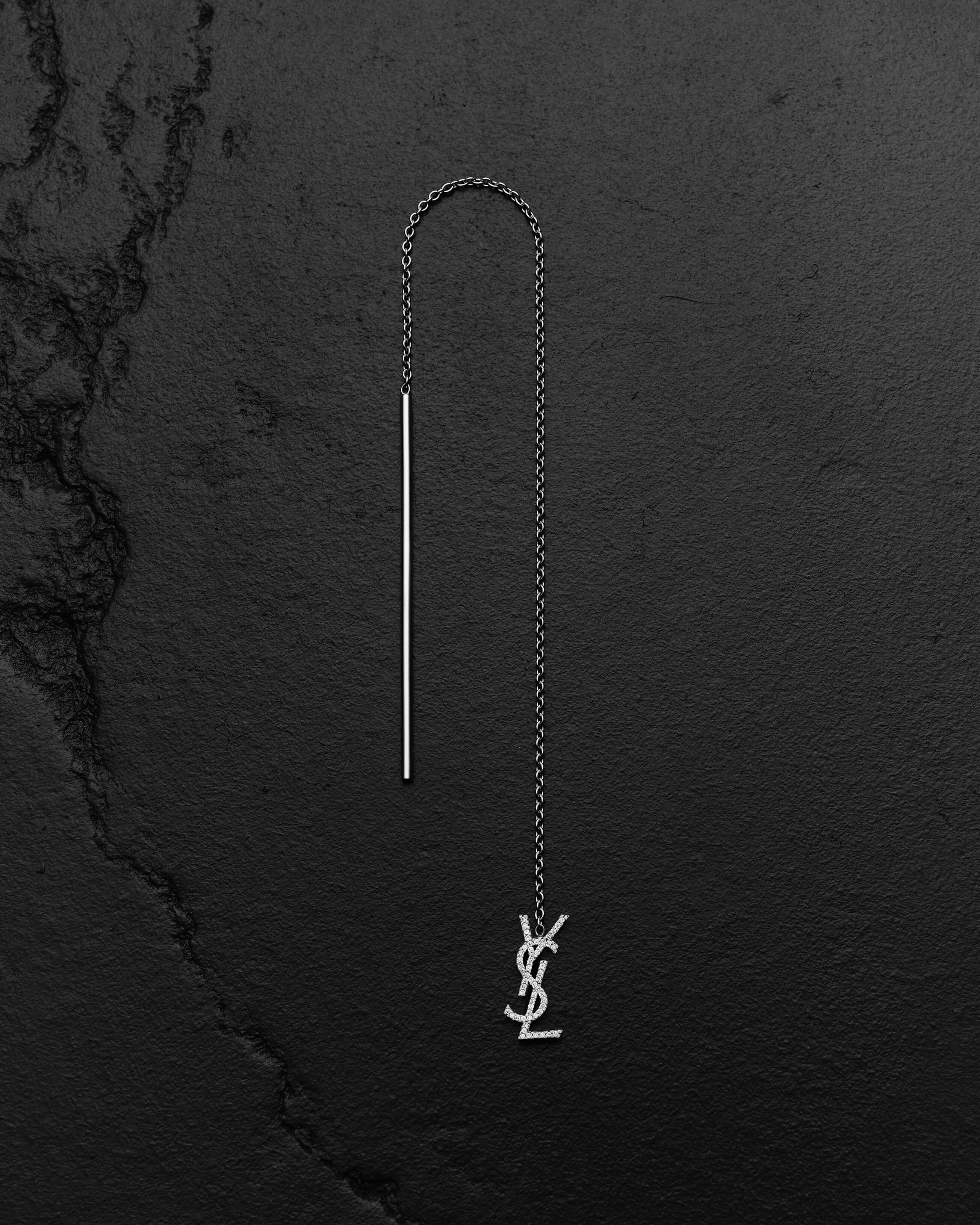 CASSANDRE drop earring in 18K grey gold and diamonds