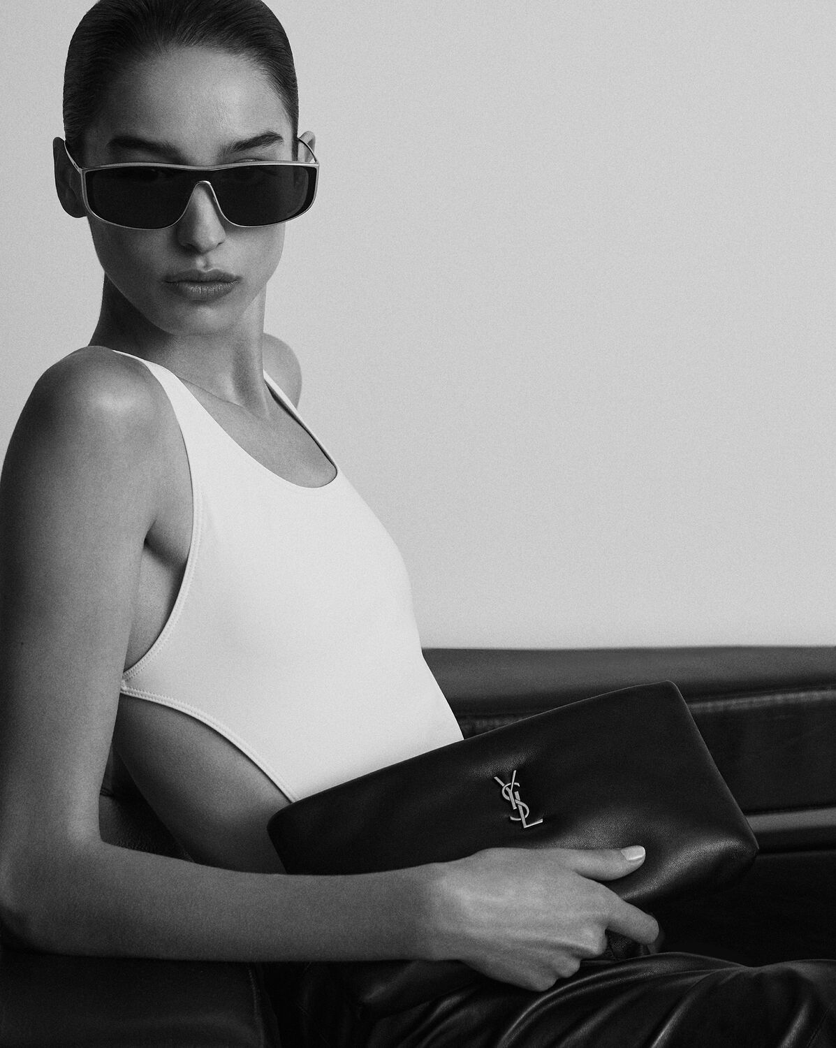 생로랑 양가죽 칼립소 롱 파우치 774062AACX71000