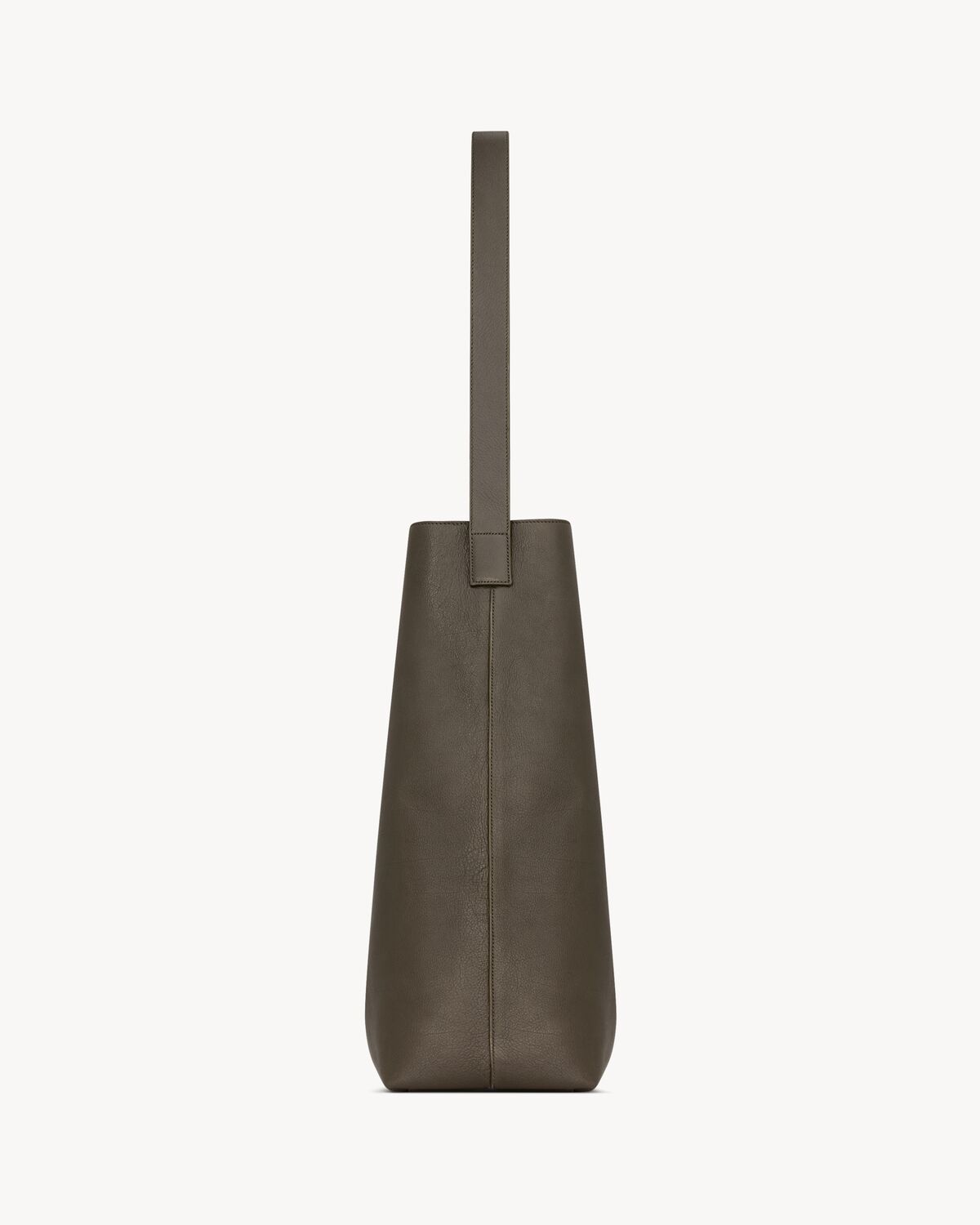 bold hobo bag in leather