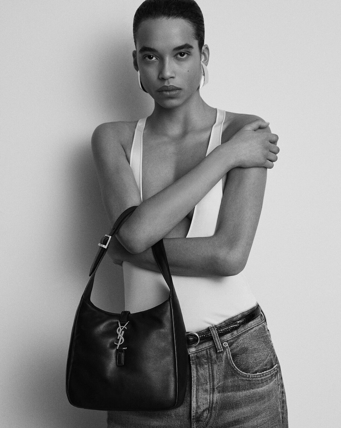 생로랑 LE 5 À 7 패딩 처리한 양가죽 소재의 서플 스몰 숄더백 763480AACX71000