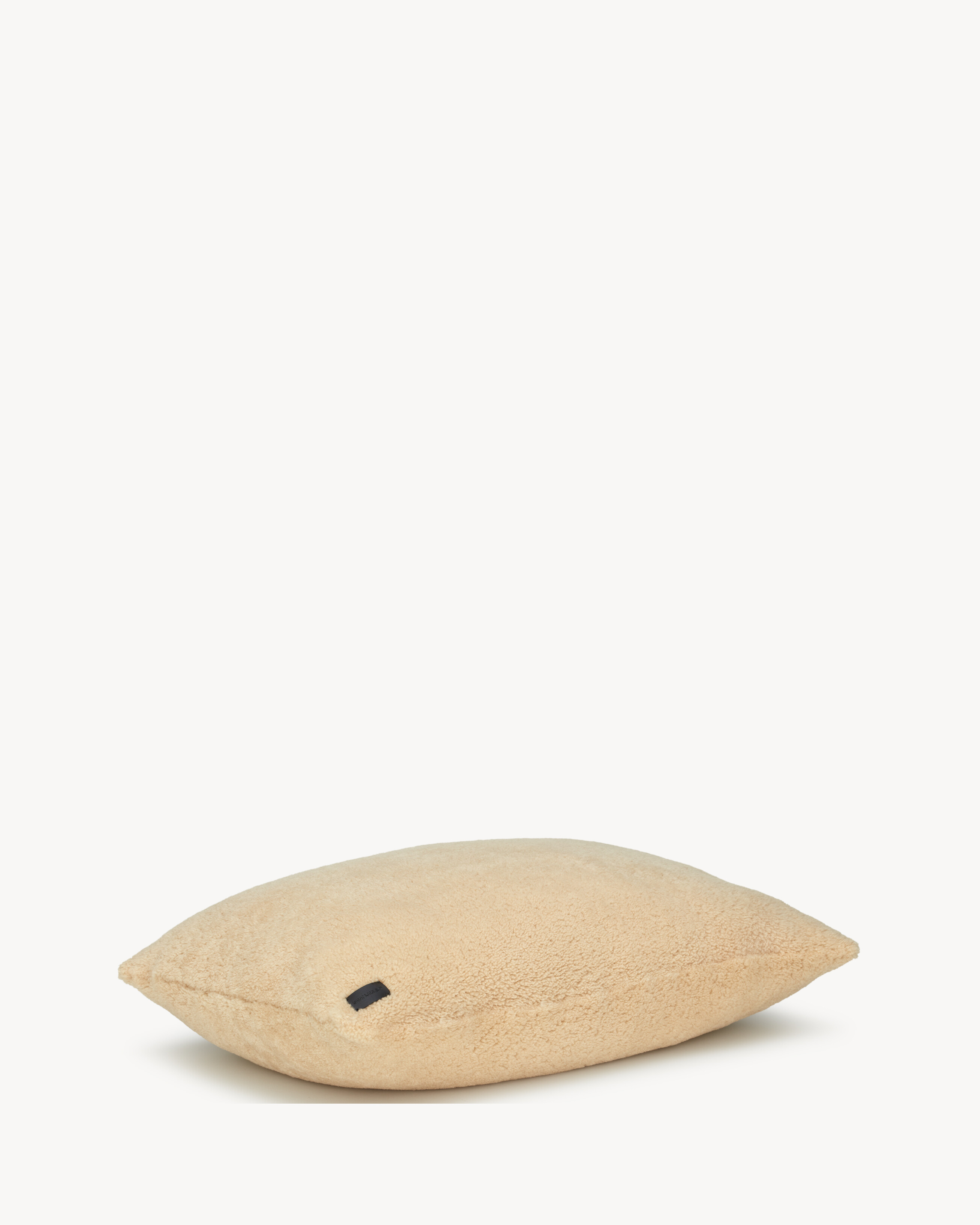 RECTANGULAR CUSHION IN SHEARLING