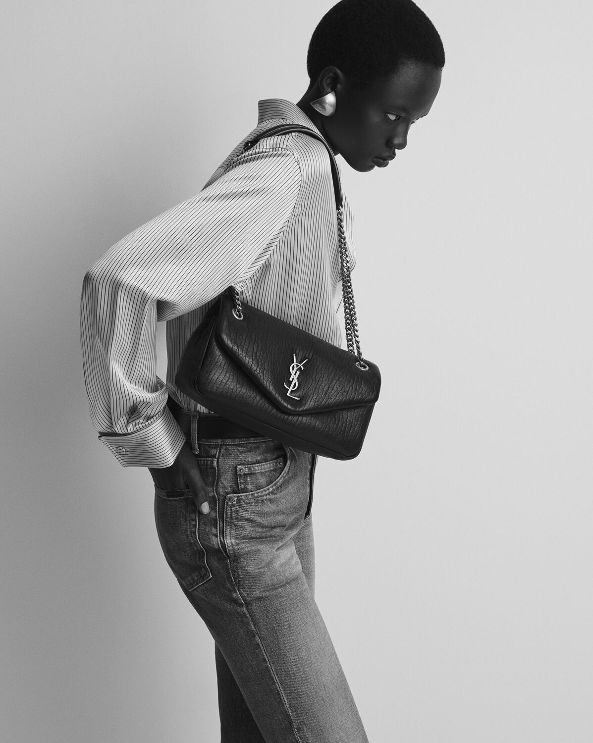 생로랑 그레인드 양가죽 칼립소 미디엄 숄더백 800916AACYT1000