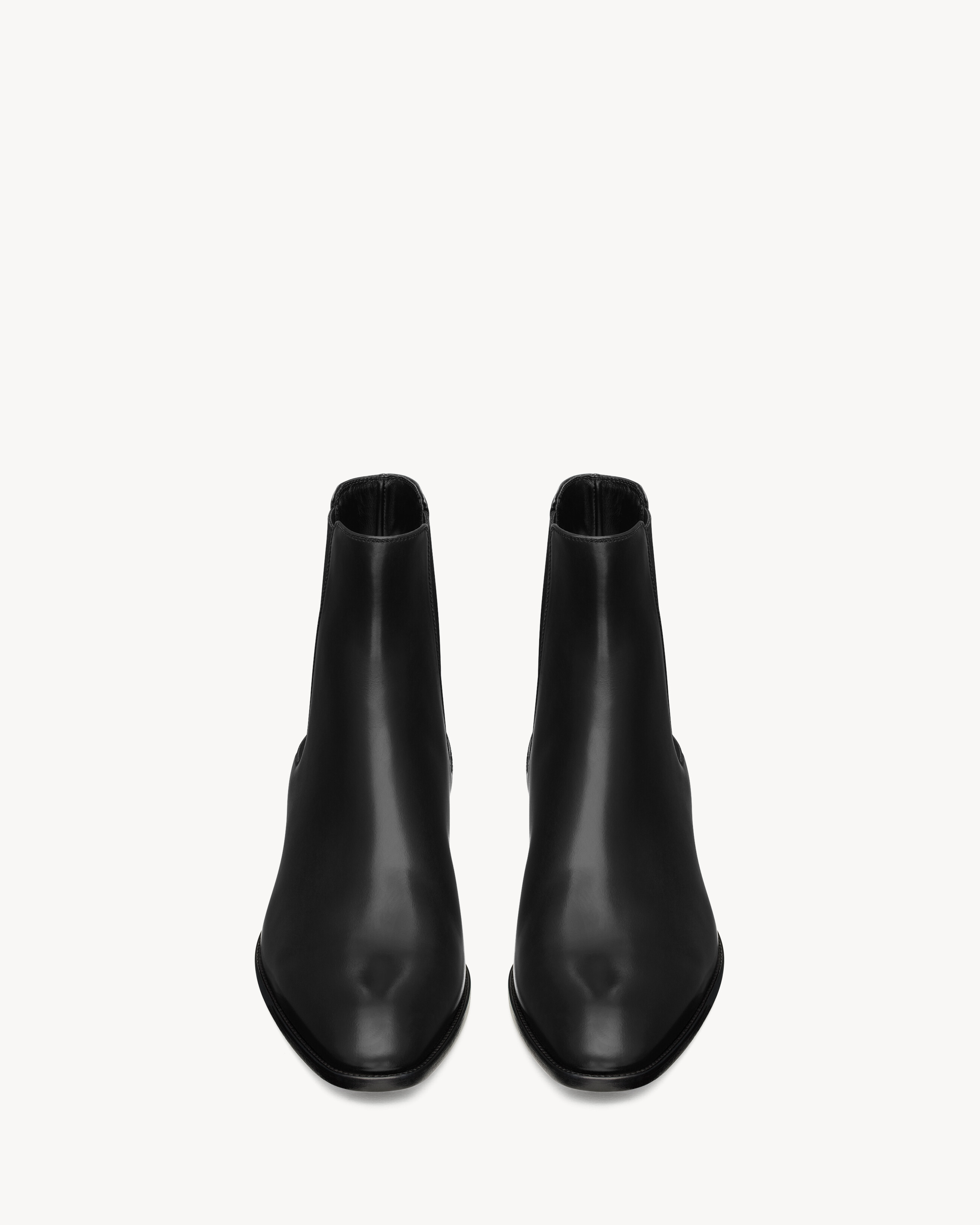 wyatt chelsea boots in smooth leather