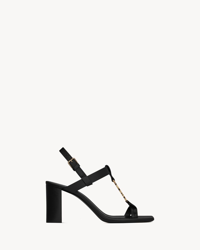 Sandalias Cassandra de piel lisa con monograma de color dorado