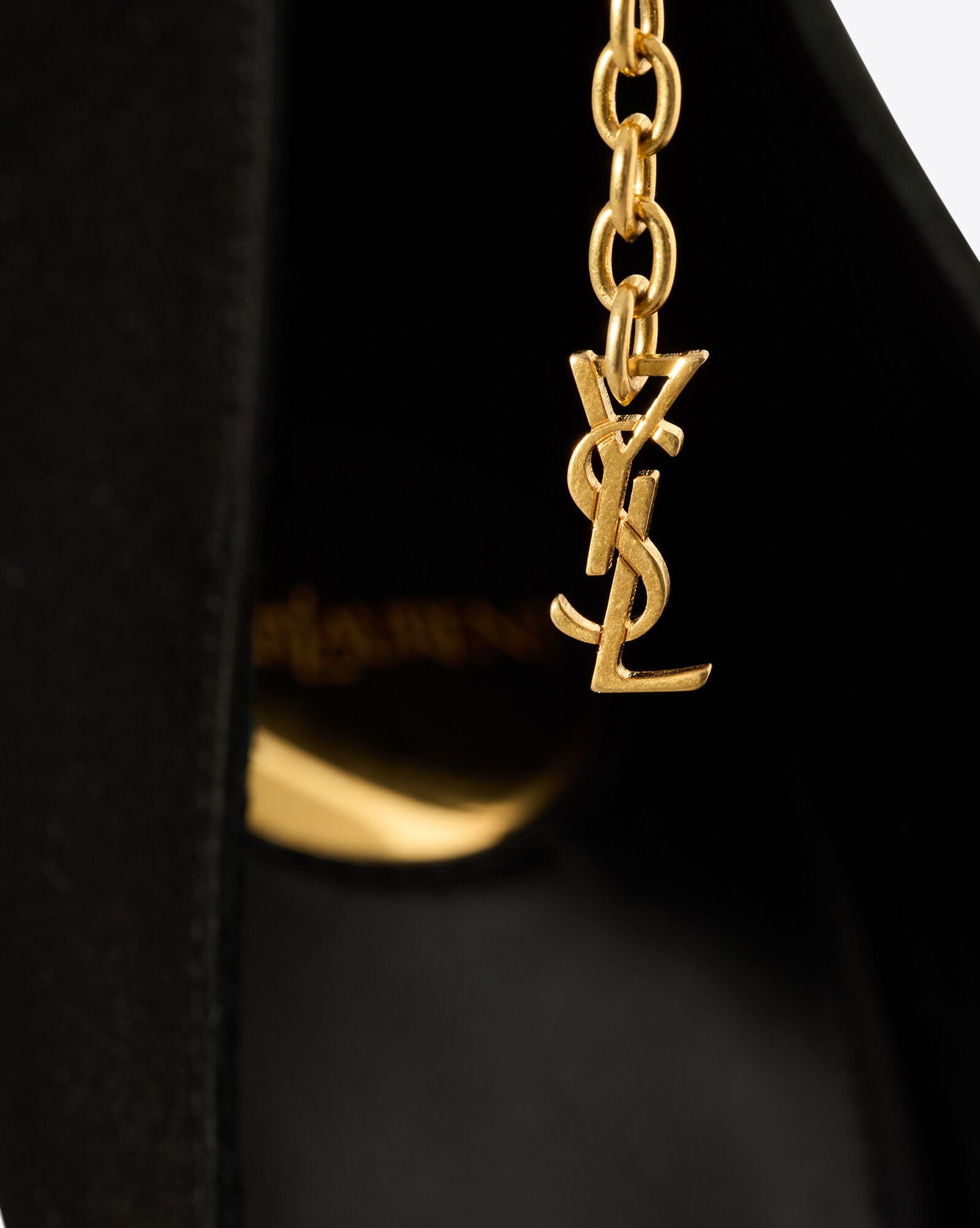 RÉGINE pumps in satin crepe