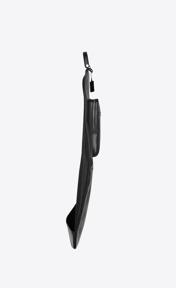 Clothes travel sleeve in smooth leather