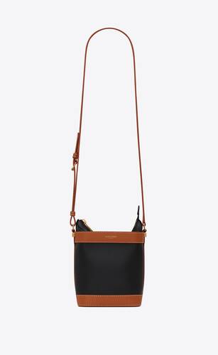 aphile bucket crossbody pouch in smooth leather