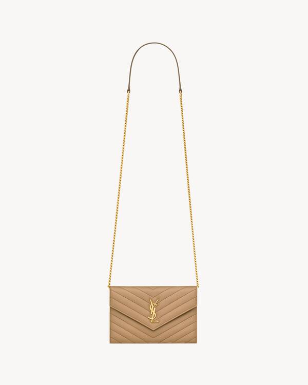 CASSANDRE ENVELOPE CHAIN WALLET EN CUIR D'AGNEAU