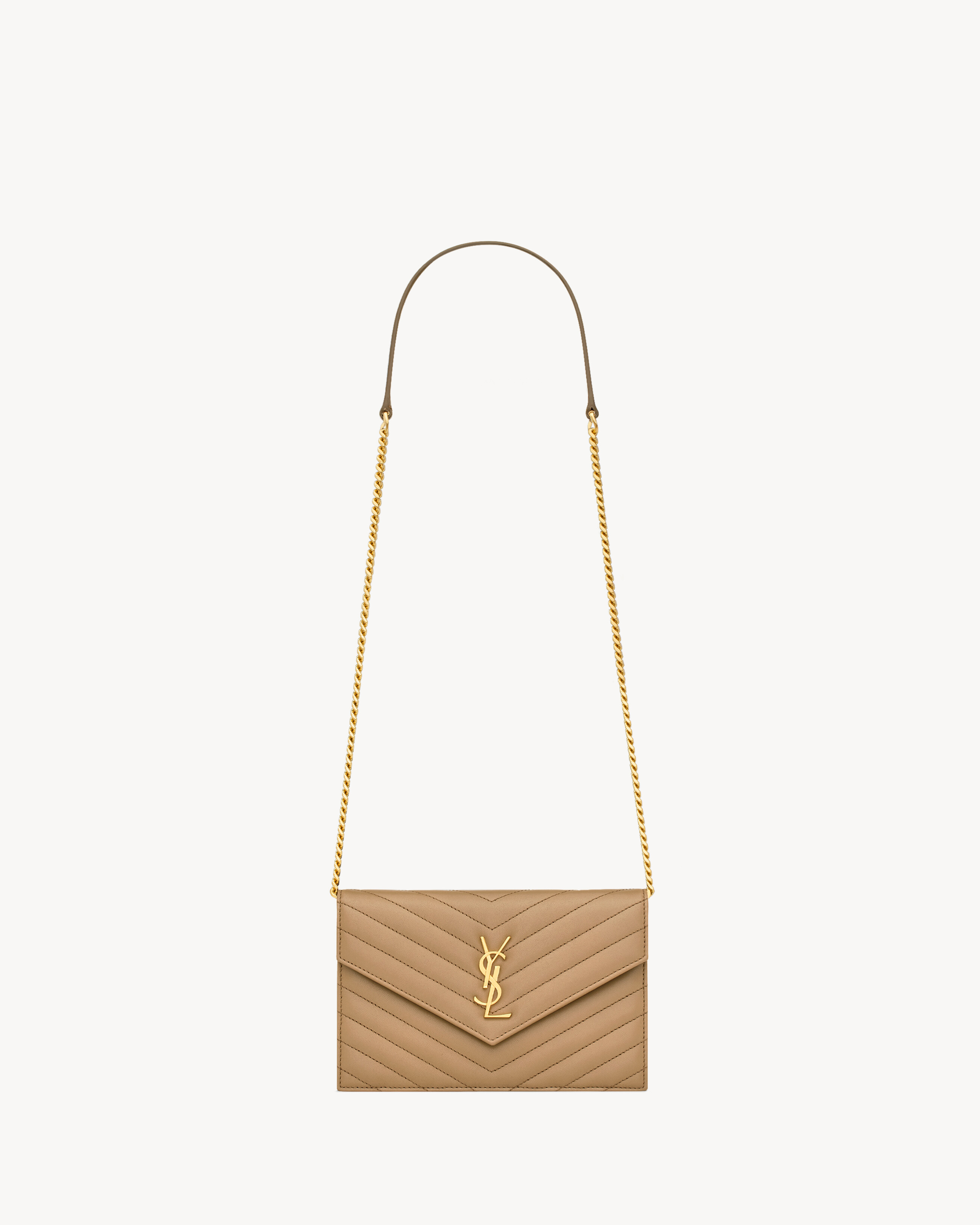 CASSANDRE ENVELOPE CHAIN WALLET EN CUIR D'AGNEAU