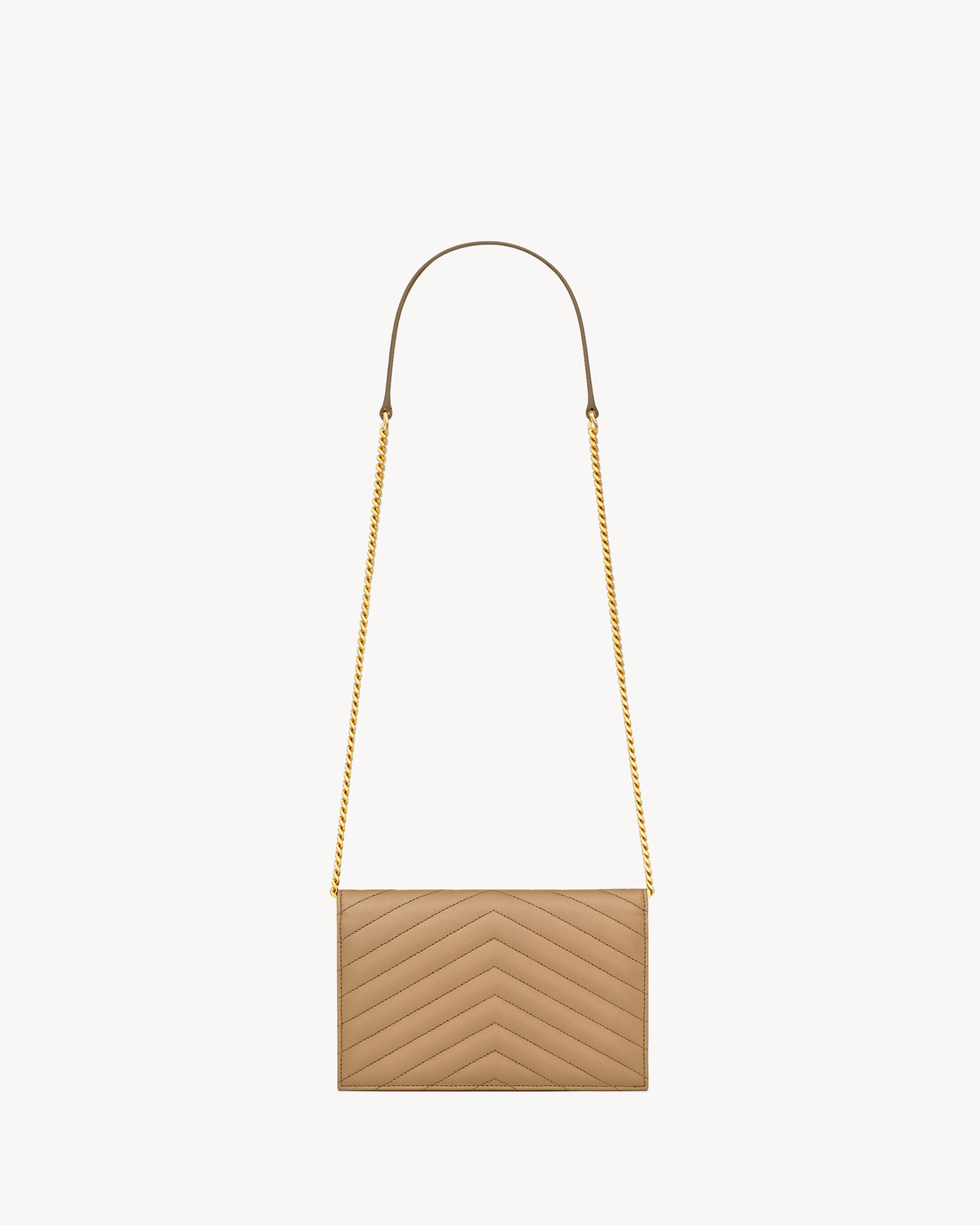 CASSANDRE ENVELOPE CHAIN WALLET EN CUIR D'AGNEAU