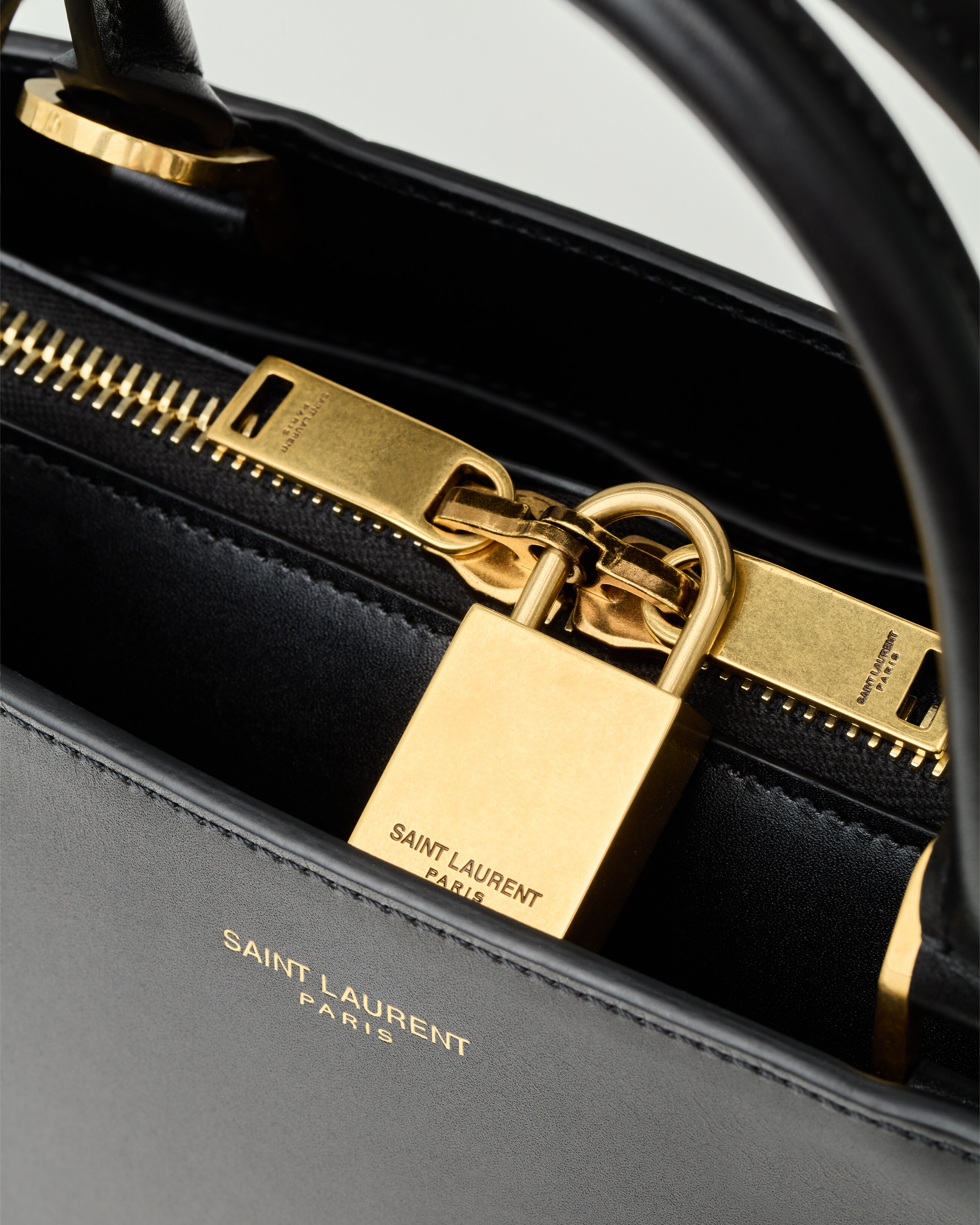 SAC DE JOUR duffle in leather - small