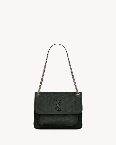 mittlere niki chain bag aus geknittertem und gestepptem sturmgrauem leder