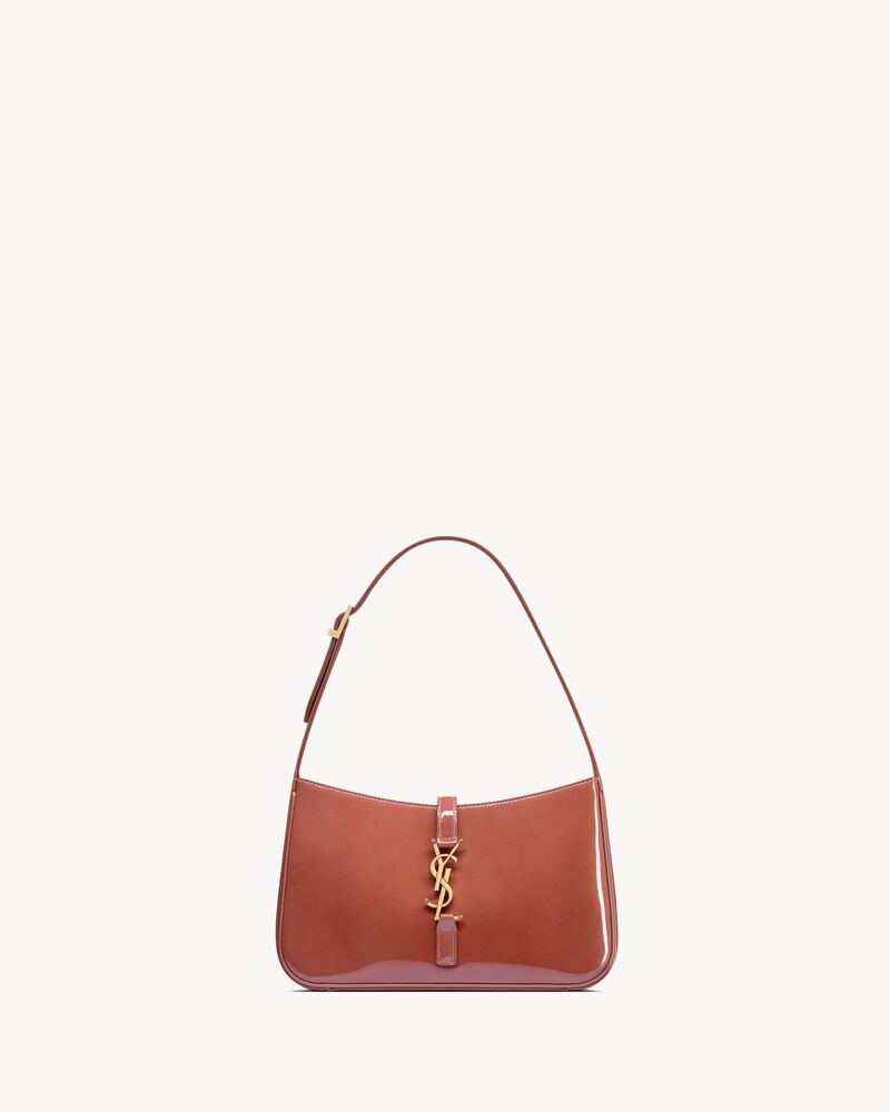 LE 5 À 7 aus Lackleder