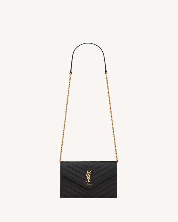 CASSANDRE ENVELOPE CHAIN WALLET IN GRAIN DE POUDRE LEATHER