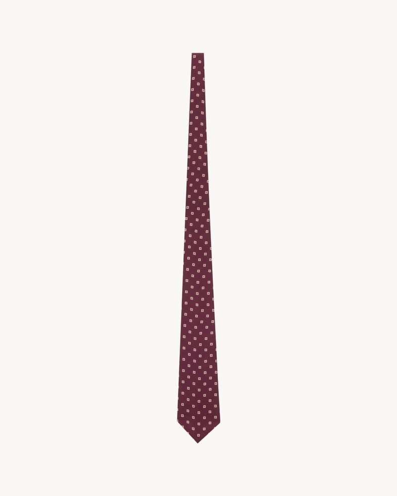 wide tie in square silk twill