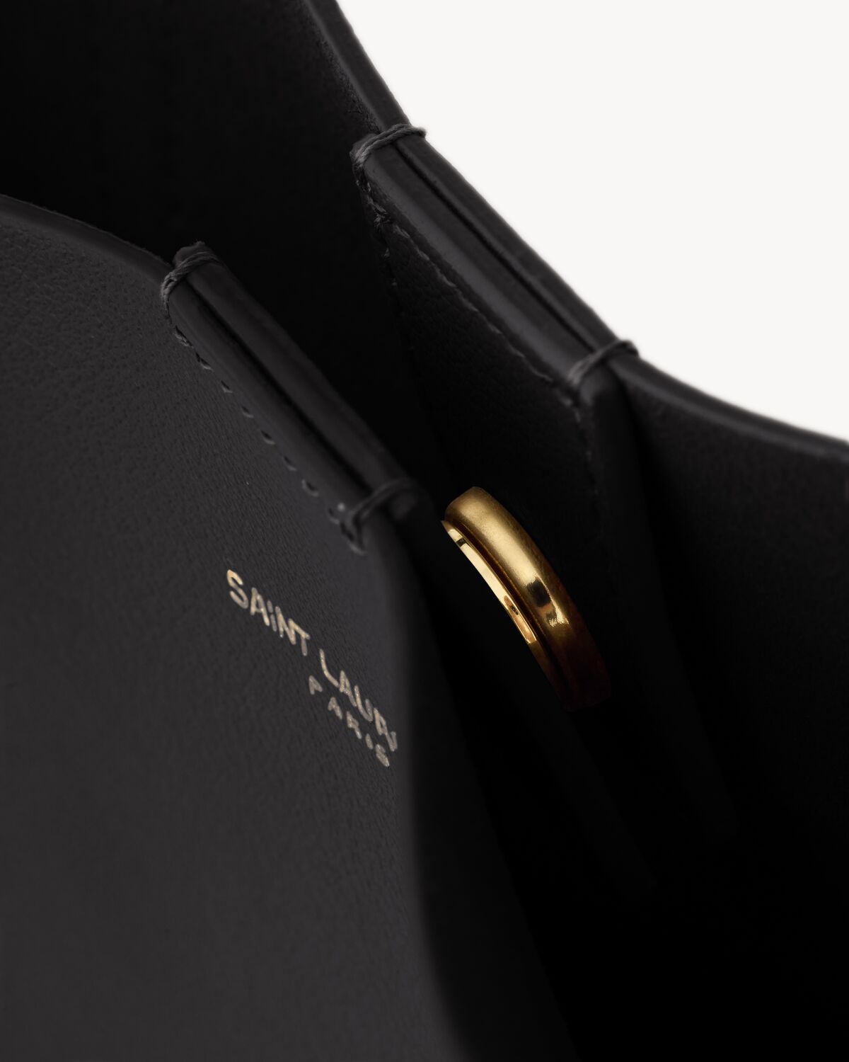 생로랑 가죽 소재의 쇼핑 숄더백 600306CSV0J1000