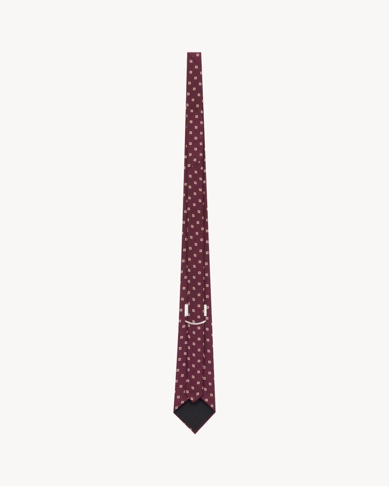 wide tie in square silk twill