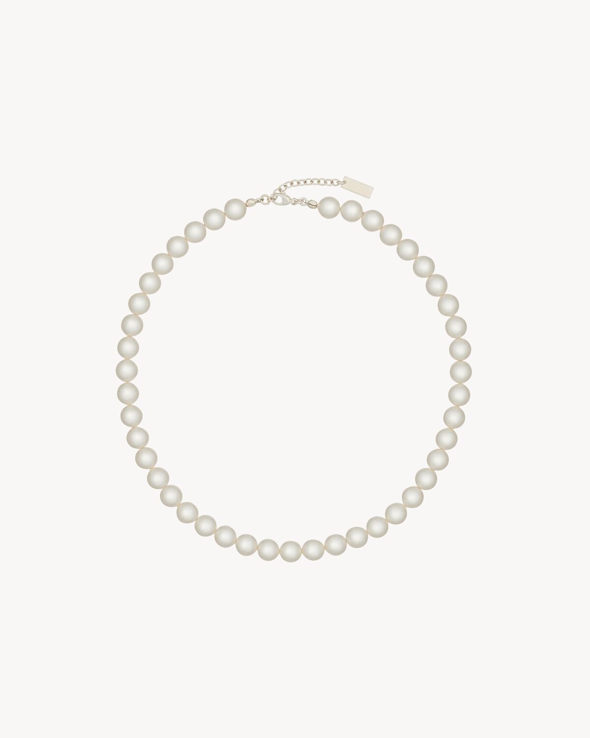 pearl necklace in metal