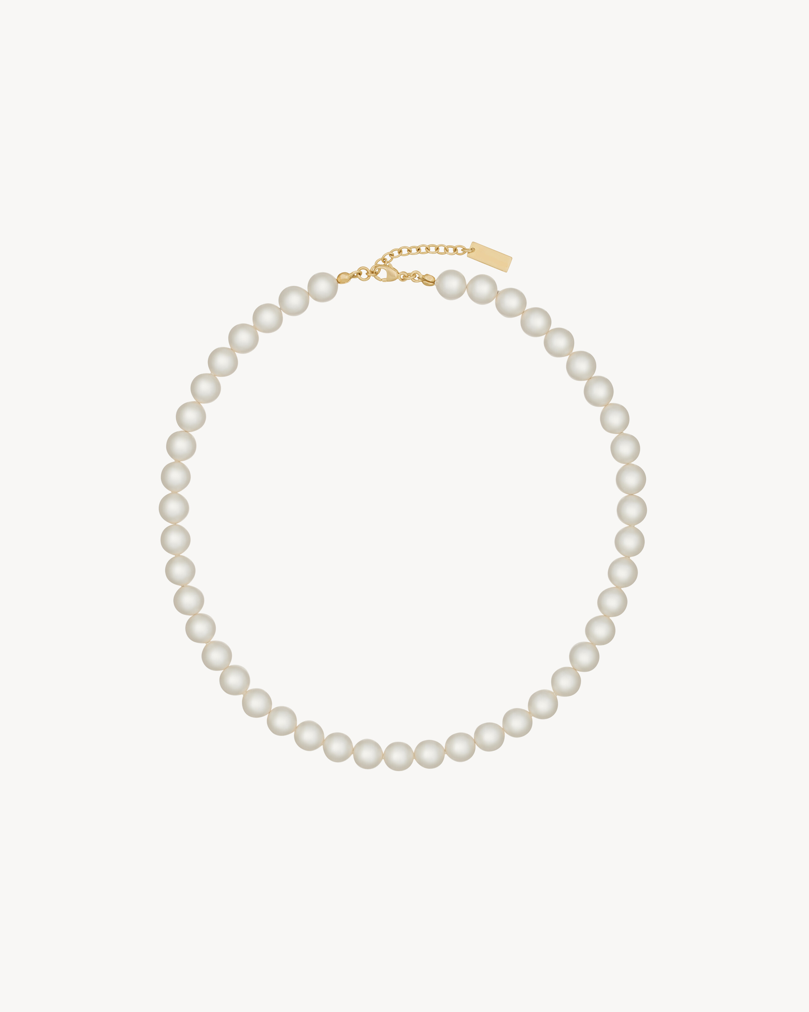 pearl necklace in metal