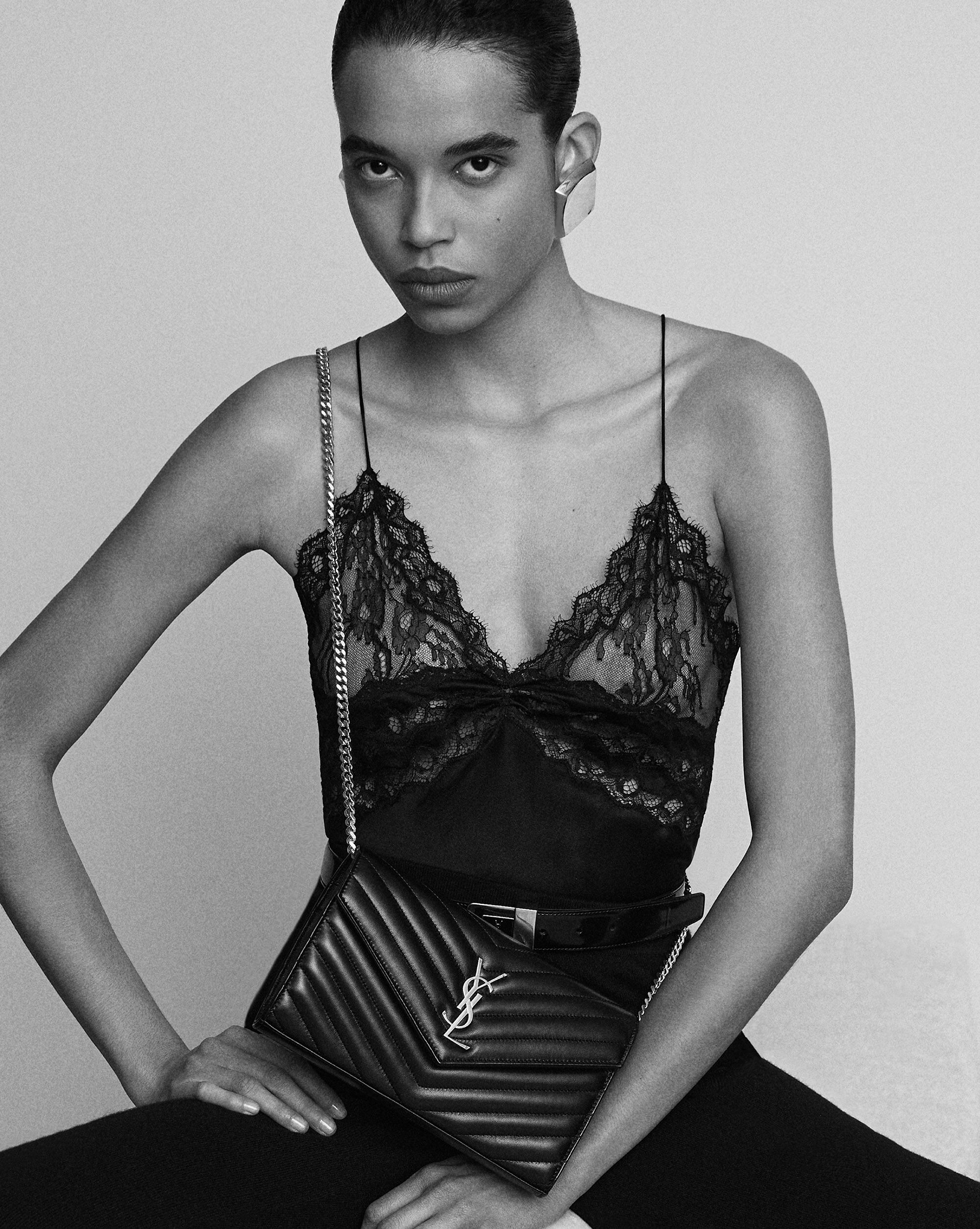 CASSANDRE envelope chain wallet in lambskin | Saint Laurent | YSL.com