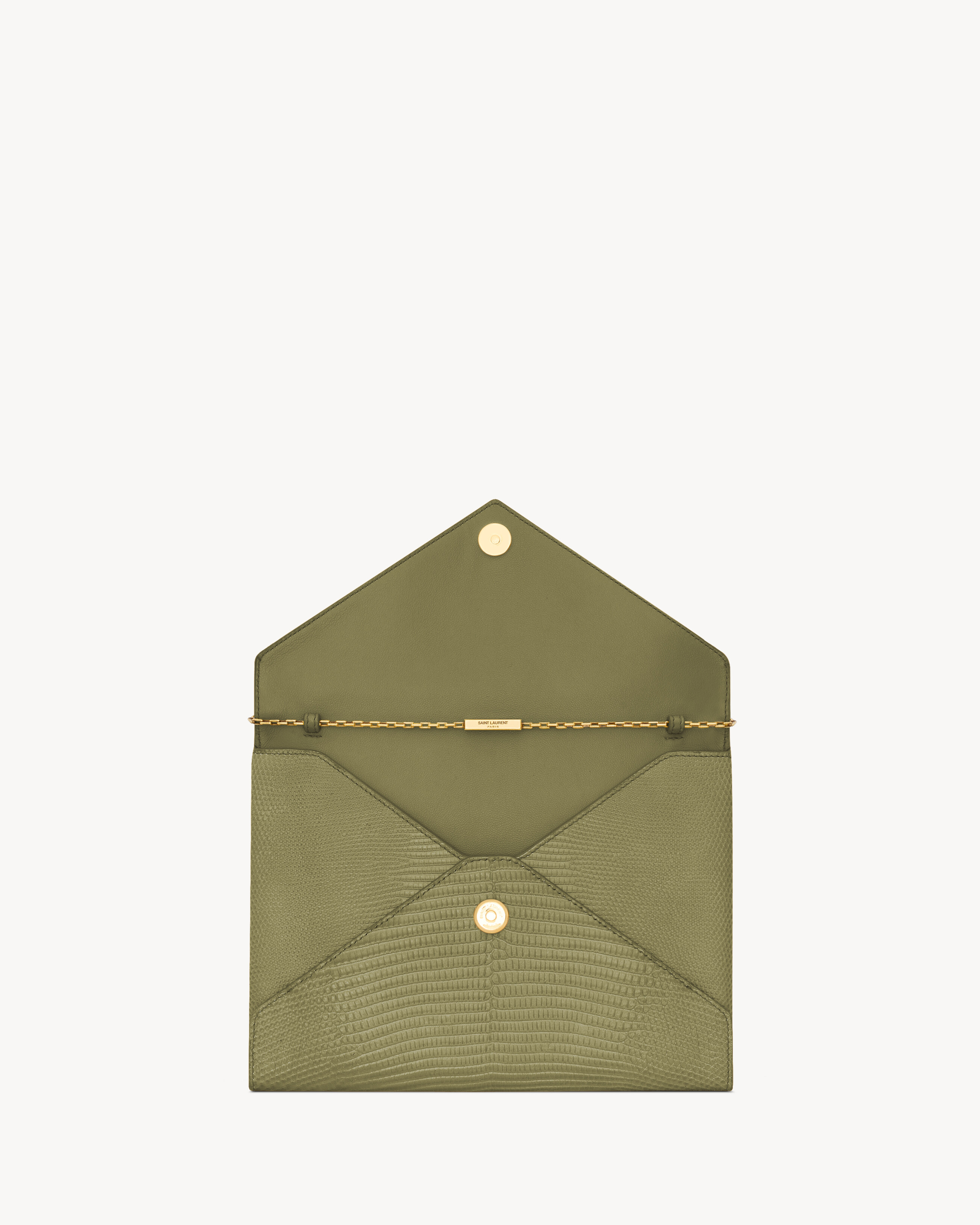 Pochette tipo sobre con cadena de piel de lagarto brillante
