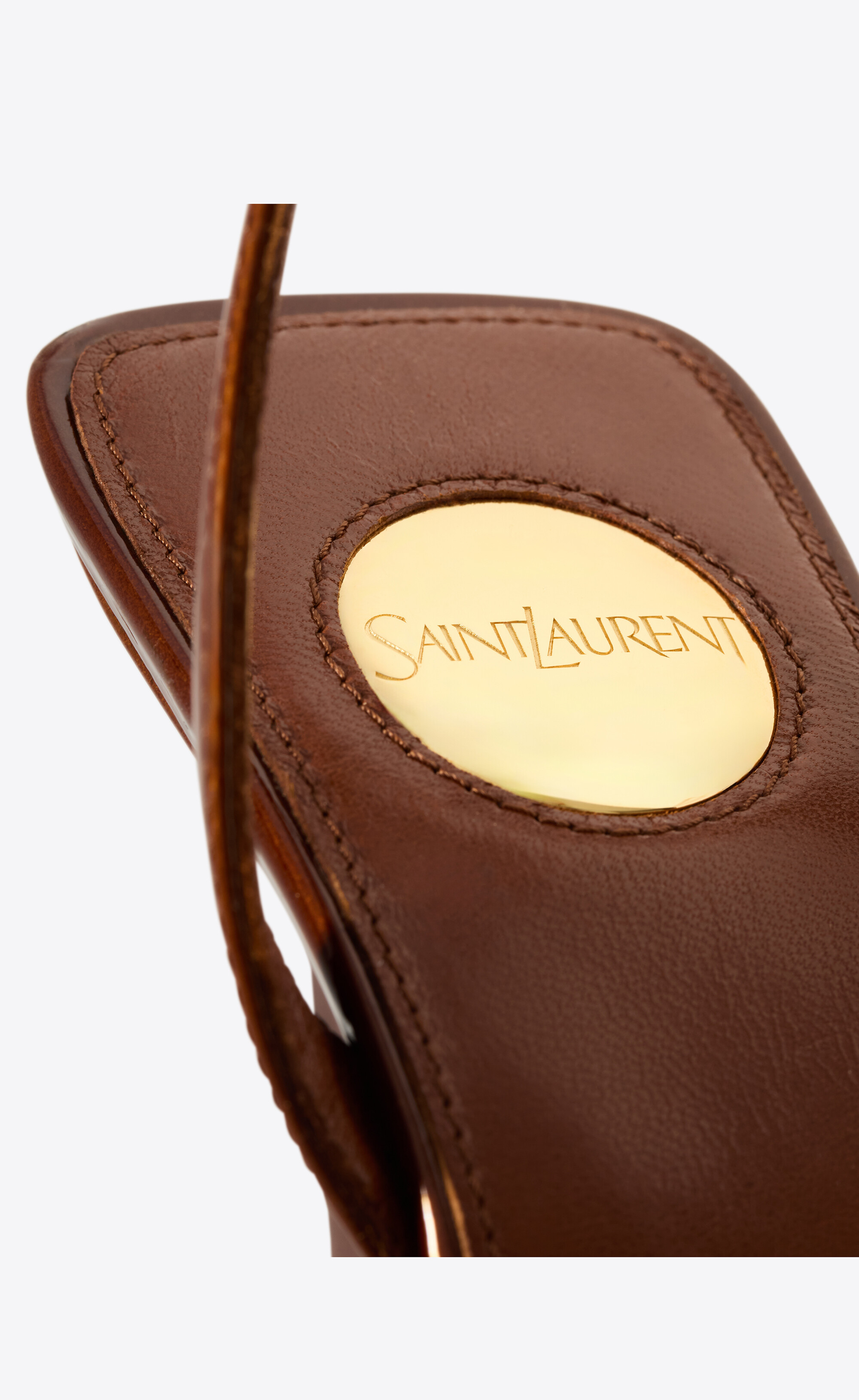 LA SCANDALE Sandalen mit Keilabsätzen aus Lackleder