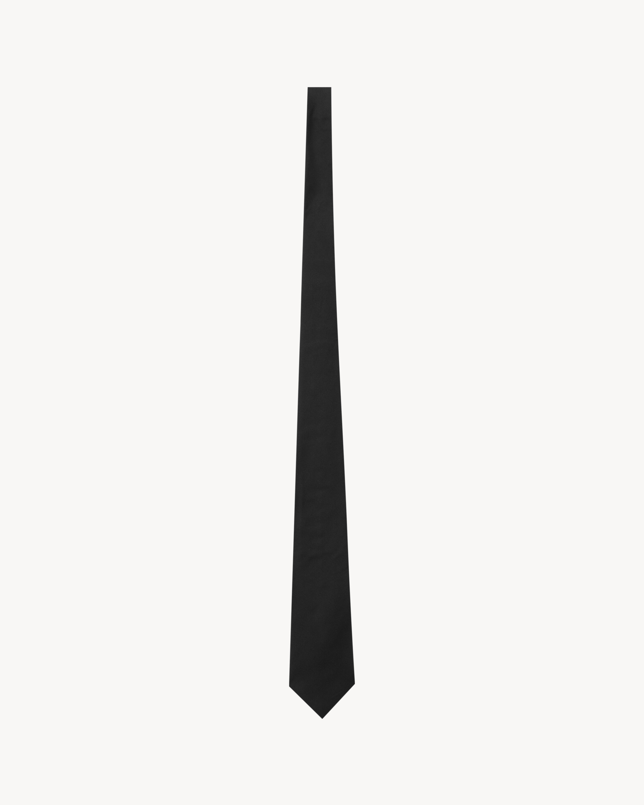 wide tapered tie in silk satin